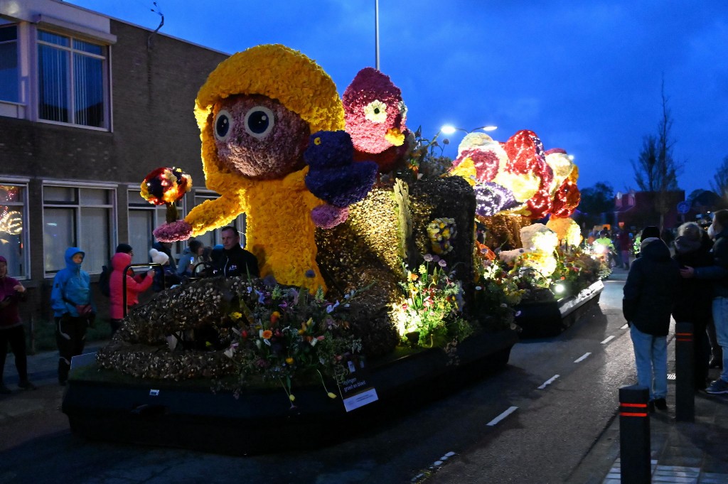 ../Images/Verlicht bloemencorso 2024 028.jpg